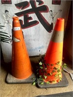 SET OF 2 CAUTION PYLONS