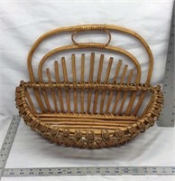 D1) VERY UNIQUE 17 1/2" VINTAGE BASKET,VERY STURDY