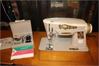 Singer Sewing Machine w/Accessories
