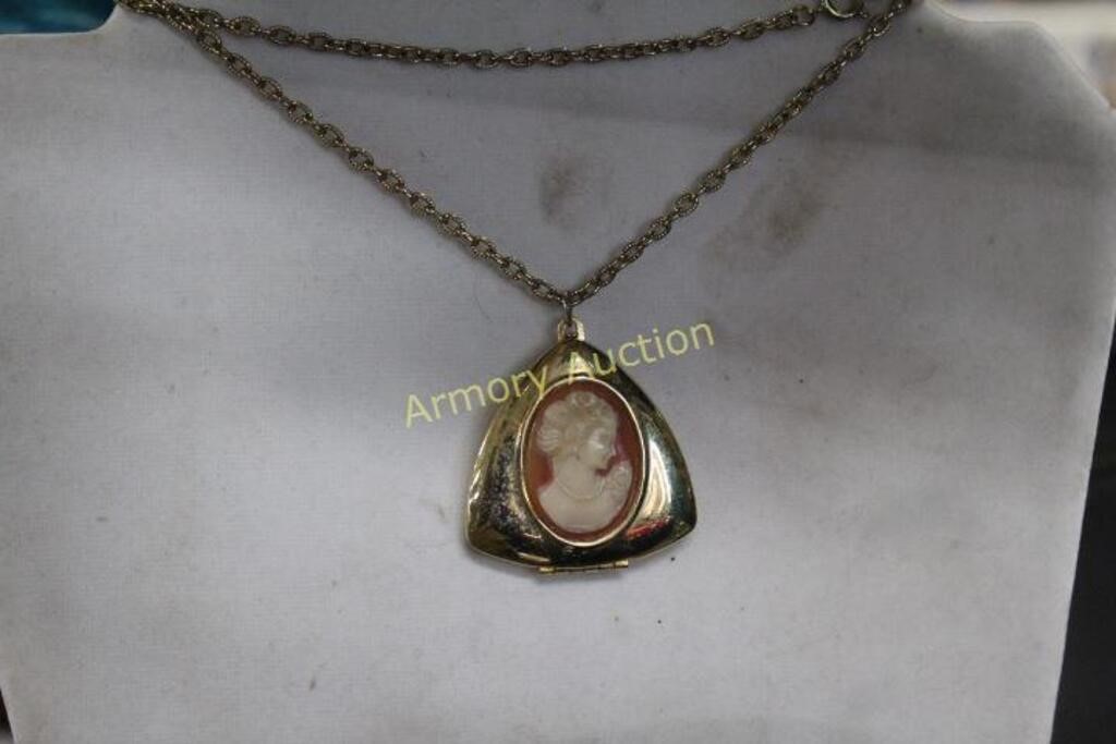 CAMEO LOCKET AND CHAIN - NOT DISPLAY