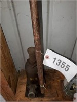 BOTTLE JACK WITH HANDLE- UNKNOWN CAPACITY