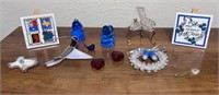 SELECTION OF TRINKETS - ART GLASS, TEXAS THEMED,