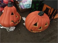 Pumpkins & Halloween Decor