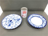 2 assiettes en porcelaine avec motif bleu