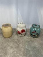 Pottery jars with lids, set of 3