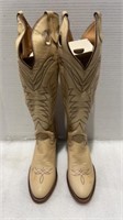 Size 5.5 B cowboy boot