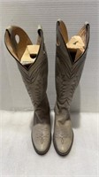 Size 5.5 AA cowboy boot