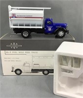 International kb-8 fuel bulk feed truck 1/34