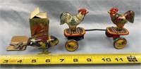 Fighting Roosters Tin Toy, Small Bird Wind-up