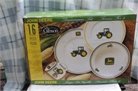 16 Pc john Deere Dinnerware Set