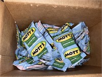 Mott’s assorted fruit flavored snacks