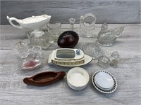 VINTAGE GLASS & CERAMIC FIGURINES & COLLECTIBLES