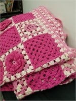 Beautiful vintage crocheted full size Afghan