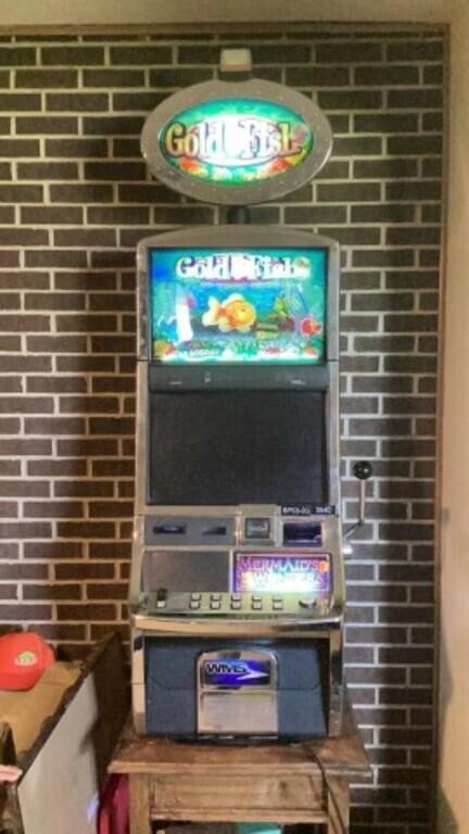 Gold Fish gambling machine, works, display is dark