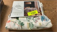 Threshold round tablecloth 70"D