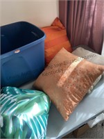 2 totes with lids filled throw pillows