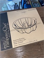 New in the box pampered chef stoneware fluted pan