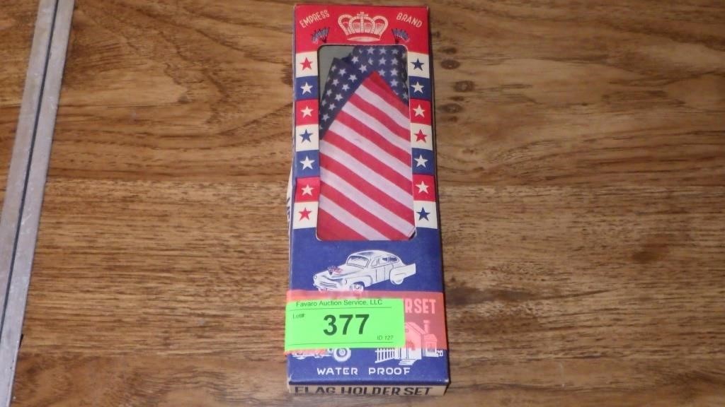 VINTAGE FIVE FLAGS & HOLDER FOR CARS, BOATS >>>>