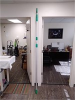 Extendable paint Pole