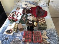 Large lot of Christmas décor