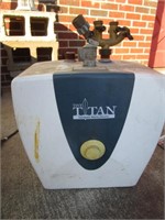 ELECTRIC HOT WATER TANK - UNTESTED