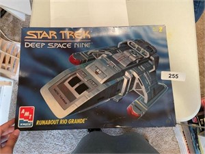 ERTL Star Trek Deep Space Nine Model