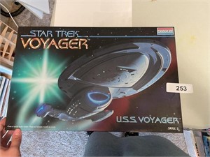 Monogram Star Trek Voyager Model