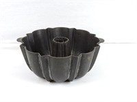 Vintage Cast Iron Bundt Pan