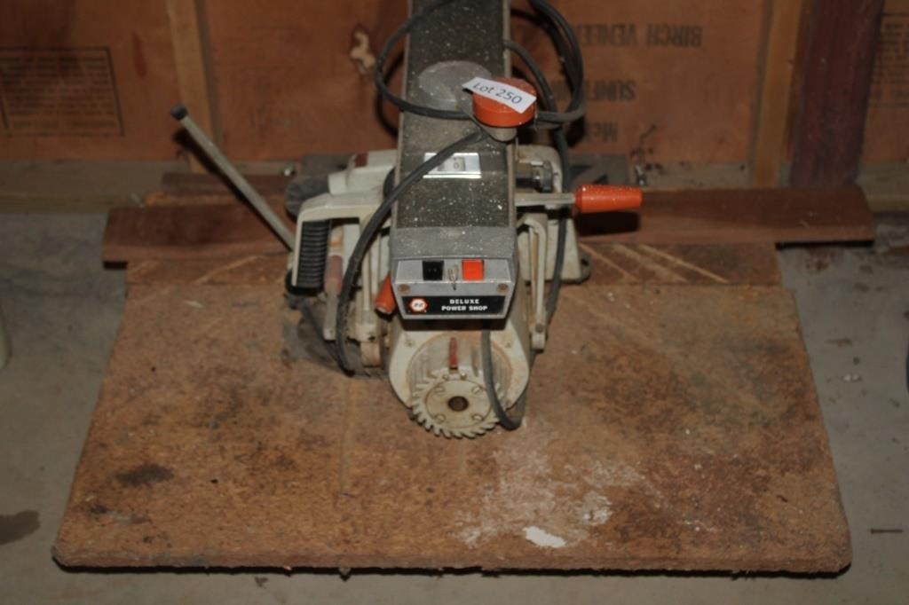 Black & Decker Deluxe Radial Arm Saw