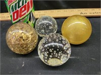 4) paperweights