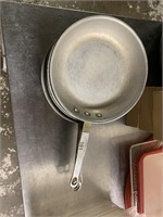 4 total 10 1/2 in Frying Pans