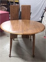 Round dining table with two leaves and drop down