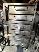 BAKERS PRIDE S/S 3-DECK GAS PIZZA OVEN W/CASTERS