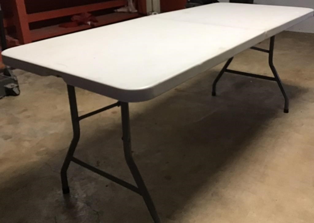 PLASTIC FOLDING TABLE