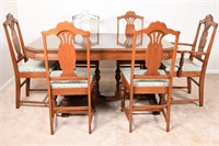 Vtg Traditional Dining Table w/ Carved Wood Chairs