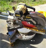 10" DeWALT MITER SAW