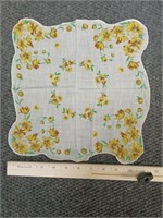 Vtg floral, scallop-edged handkerchief, 11" x 12"