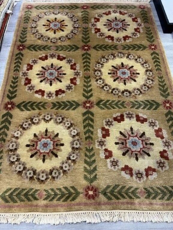 Unlimited Luxury Rug Auction 17