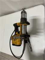 Dewalt 20V MAX Grease Gun DCGG571M1