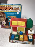 Push & Play Peanuts gang toy, Snoopy drive-in