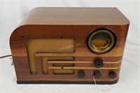 Philco Midcentury Modern Model 38-9 Tabletop Radio