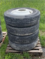 4 275/80R22.5 tires w/Steel Rims