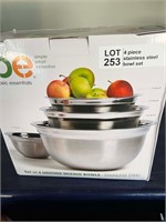 Stainless Steel Bowls 4 piece set new