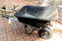 Truper Large Wheelbarrow