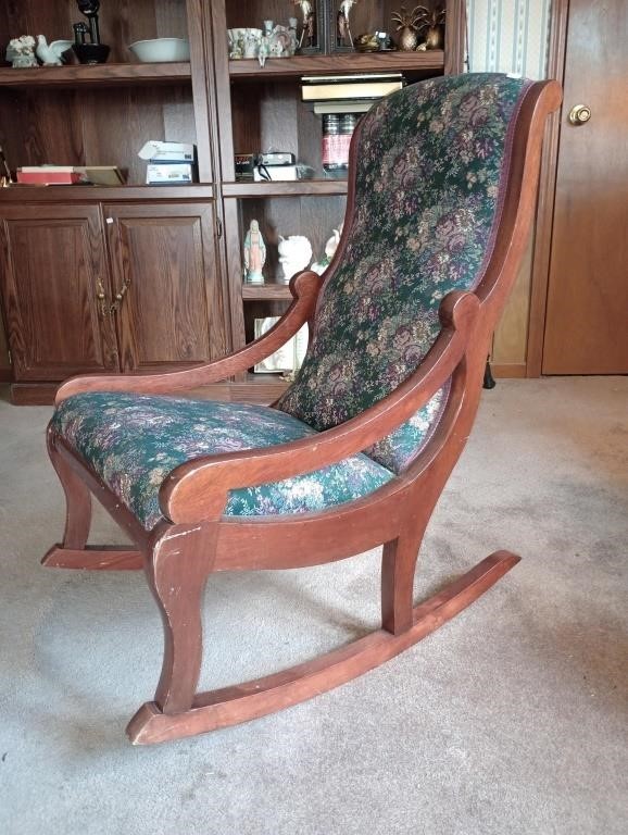 Nice vintage rocking chair, needs some touch up.