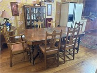 1930s Dining Table and 6 Chairs two leaves table