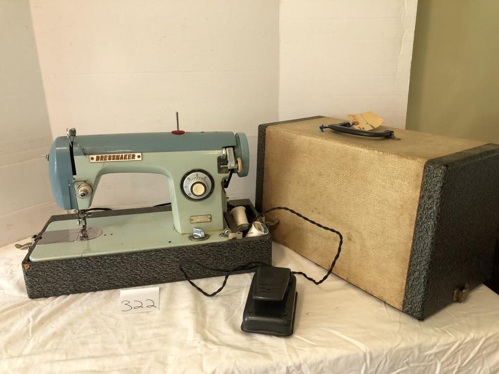 Sewing machine, Dressmaker, with case