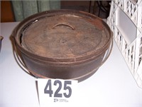 LODGE BRAND CAST IRON DUTCH OVEN