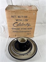 Set of 20 Celebrity Stoneware Cookware