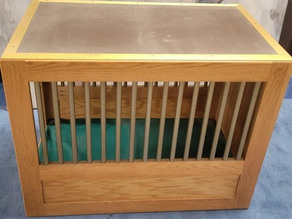 11 - PET CRATE / SIDE TABLE